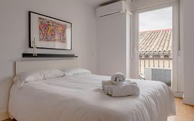 Studio La Latina By Sharingco